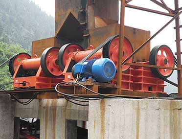 云南昆明PEX-300×1300型顎式破碎機生產線現場
