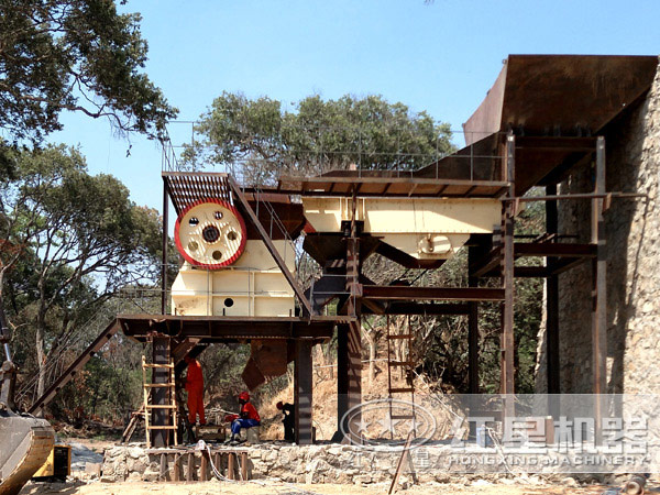 顎式破碎機生產(chǎn)現(xiàn)場