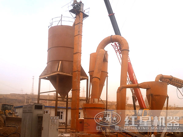 高嶺土磨粉生產(chǎn)線(xiàn)客戶(hù)現(xiàn)場(chǎng)