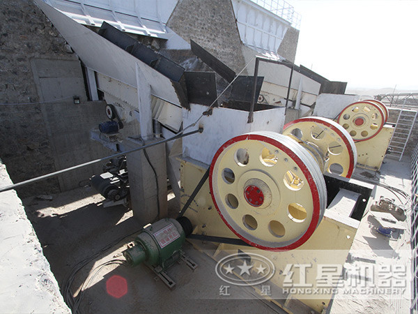 室外工作的顎式破碎機