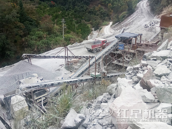 顎式破碎機的環保生產現場