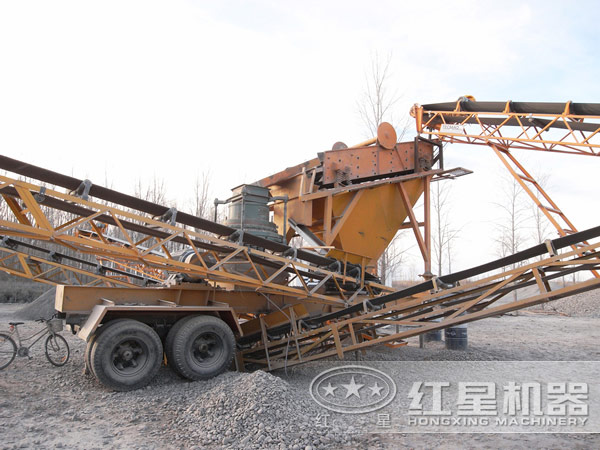 輸送機將物料運往不同的方向