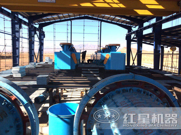 正在安裝中的浮選生產線