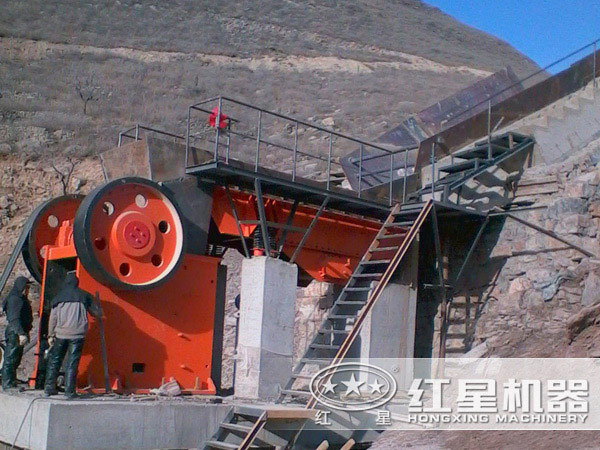 顎式破碎機三角皮帶松了就會動力不足無法完成破碎作業