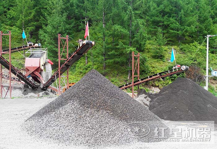 石料細(xì)碎生產(chǎn)線加工現(xiàn)場(chǎng)