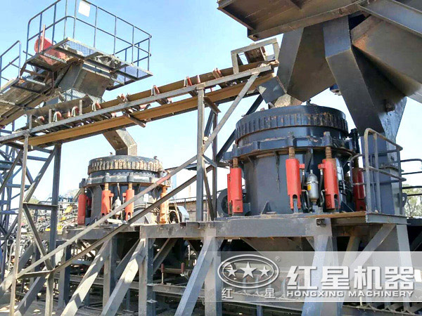 山東濟寧日產8000噸多缸液壓破碎現場 山東濟寧日產8000噸多缸液壓破碎現場