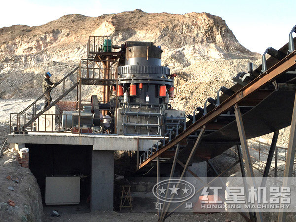 湖南婁底破碎生產(chǎn)線(xiàn)上的圓錐破碎機(jī) 湖南婁底破碎生產(chǎn)線(xiàn)上的圓錐破碎機(jī)