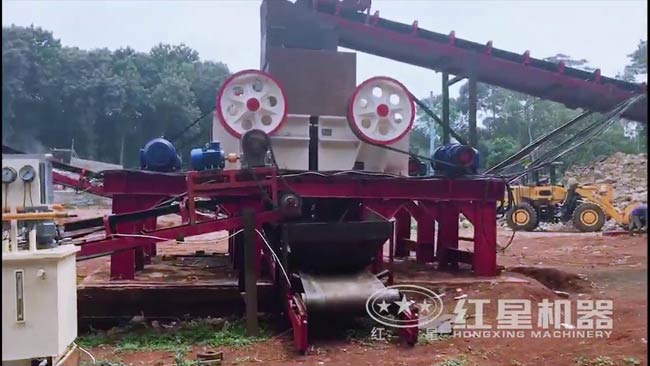 紅星鄂式細(xì)破碎機(jī)加工現(xiàn)場(chǎng)