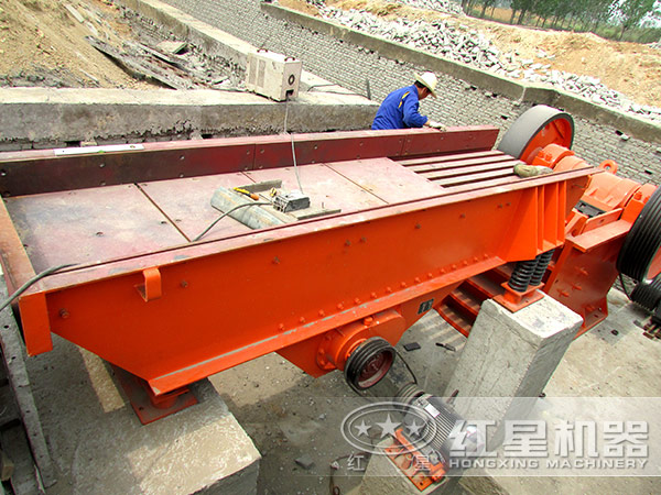 振動(dòng)給料機(jī)設(shè)備