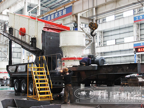 這些車載破碎一體機(jī)可都是通過(guò)環(huán)保評(píng)測(cè)的設(shè)備,加工能力、環(huán)保能力不用懷疑 這些車載破碎一體機(jī)可都是通過(guò)環(huán)保評(píng)測(cè)的設(shè)備,加工能力、環(huán)保能力不用懷疑