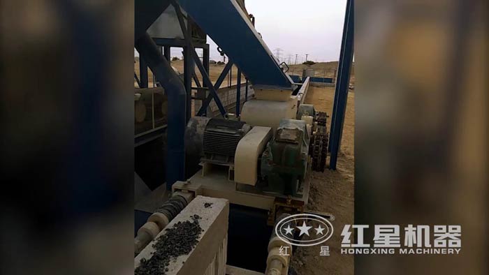 山西呂梁對輥制砂機碎煤現場