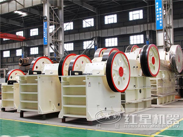 映入眼簾的首先就是顎式破碎機機架