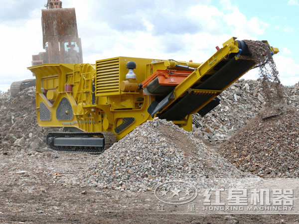 大產(chǎn)量可移動(dòng)式破碎機(jī)在廣東破碎現(xiàn)場(chǎng)