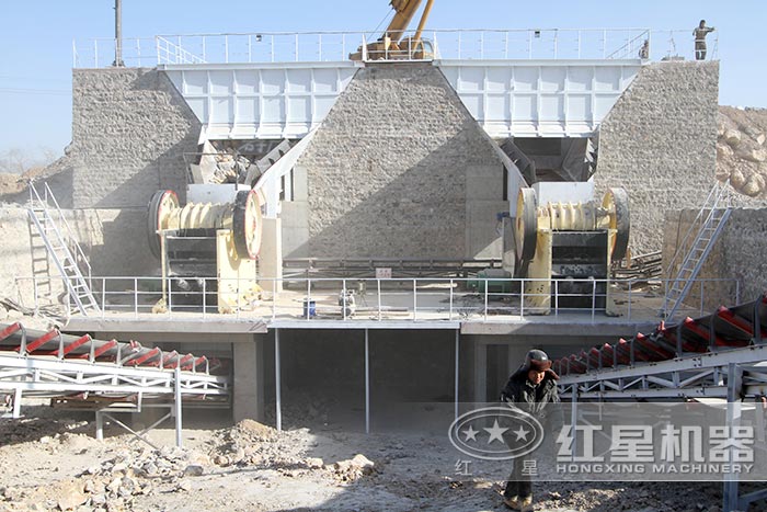 河北日產(chǎn)千噸顎式破碎機(jī)砂石料場 河北日產(chǎn)千噸顎式破碎機(jī)砂石料場