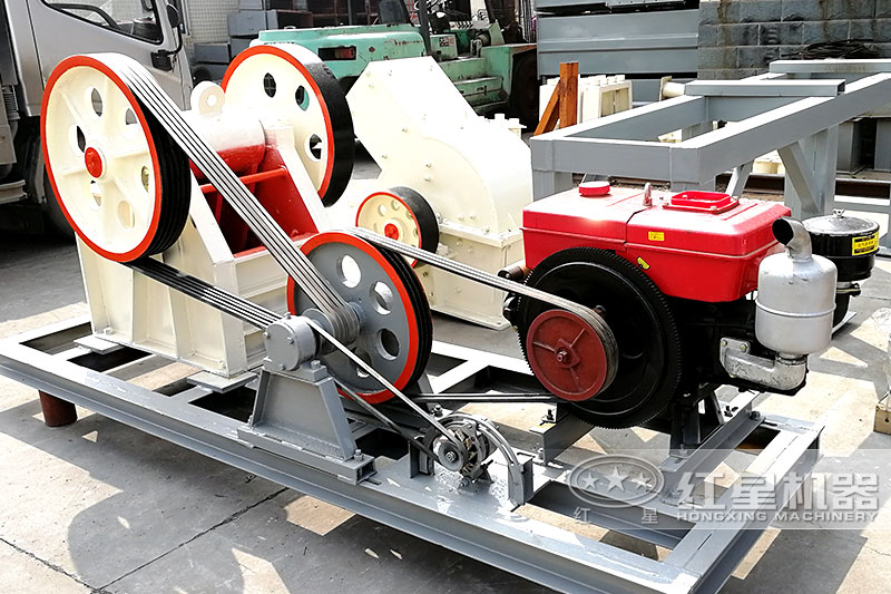 柴油式小型碎石機設(shè)備