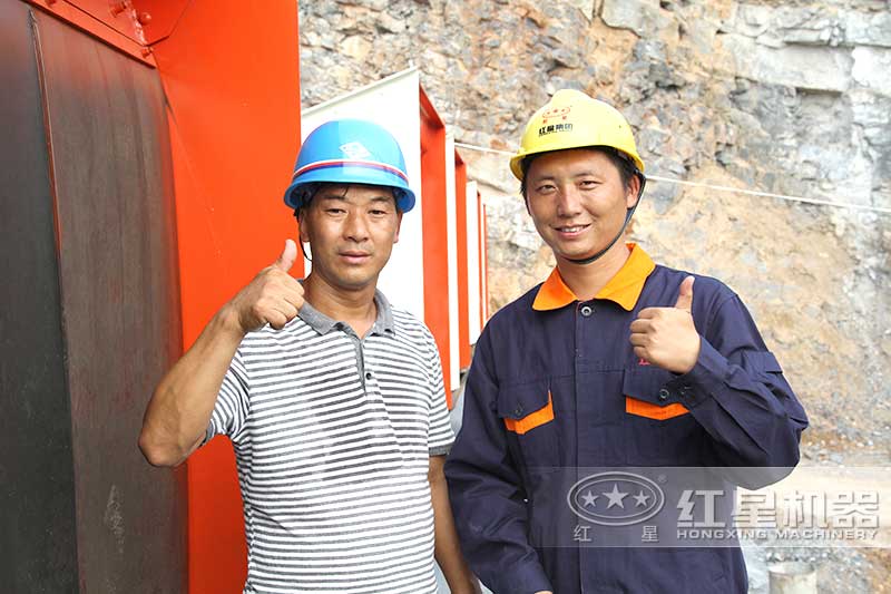 紅星服務顧問與客戶合影