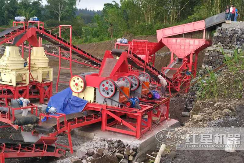 印尼時產(chǎn)30噸液壓顎式破碎機現(xiàn)場