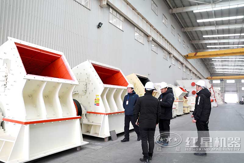 不同系列的重錘式破碎機(jī)設(shè)備