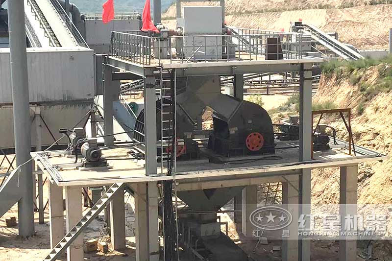 重錘式破碎機(jī)應(yīng)用于大型礦山破碎生產(chǎn)現(xiàn)場實(shí)景