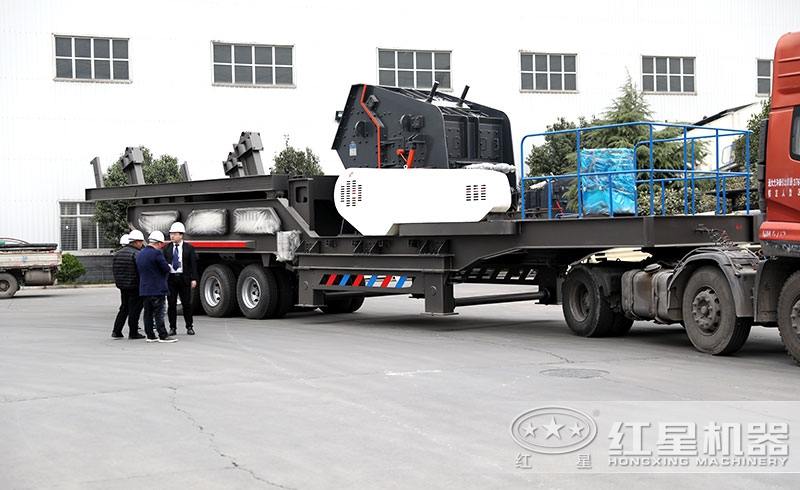 客戶來廠考察移動(dòng)反擊破 客戶來廠考察移動(dòng)反擊破