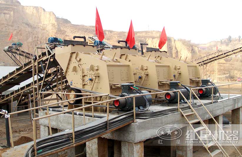 大型石料廠配置三臺反擊破 大型石料廠配置三臺反擊破