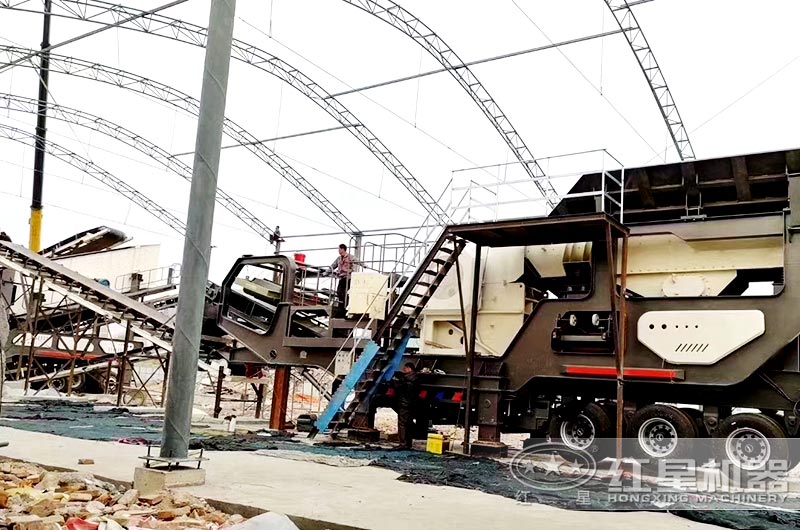 搭載德版顎破的小型移動破碎機