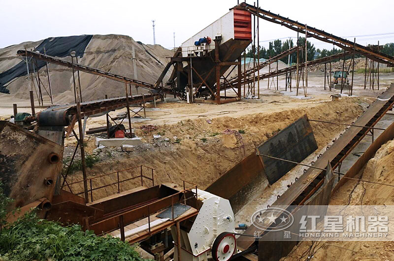 重錘式破碎機生產砂石料現場