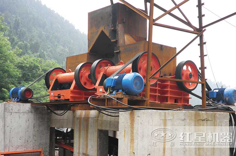 PE300*1300細顎式破碎機