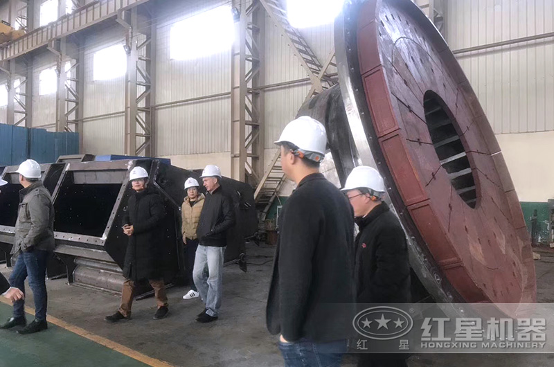 客戶參觀生產車間