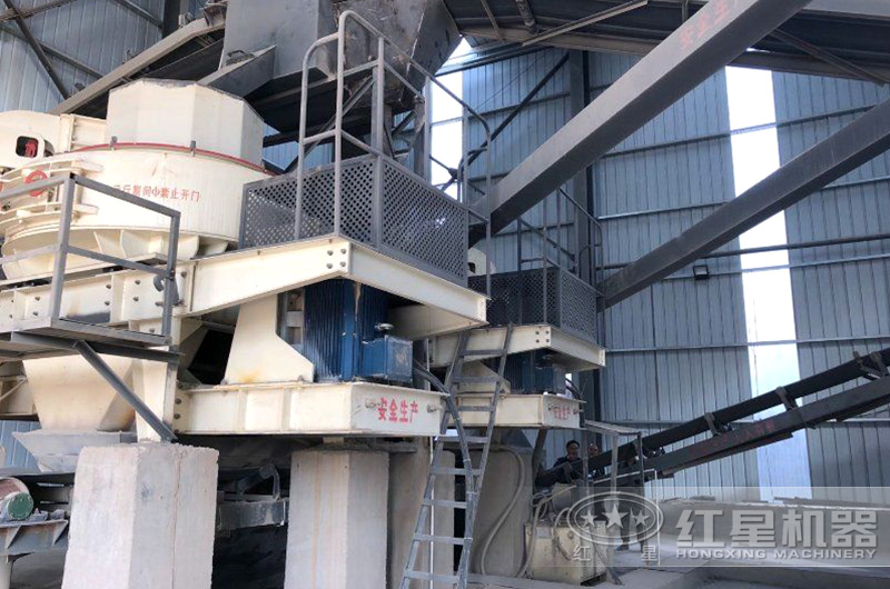 高硬石頭制砂機(jī)現(xiàn)場(chǎng)